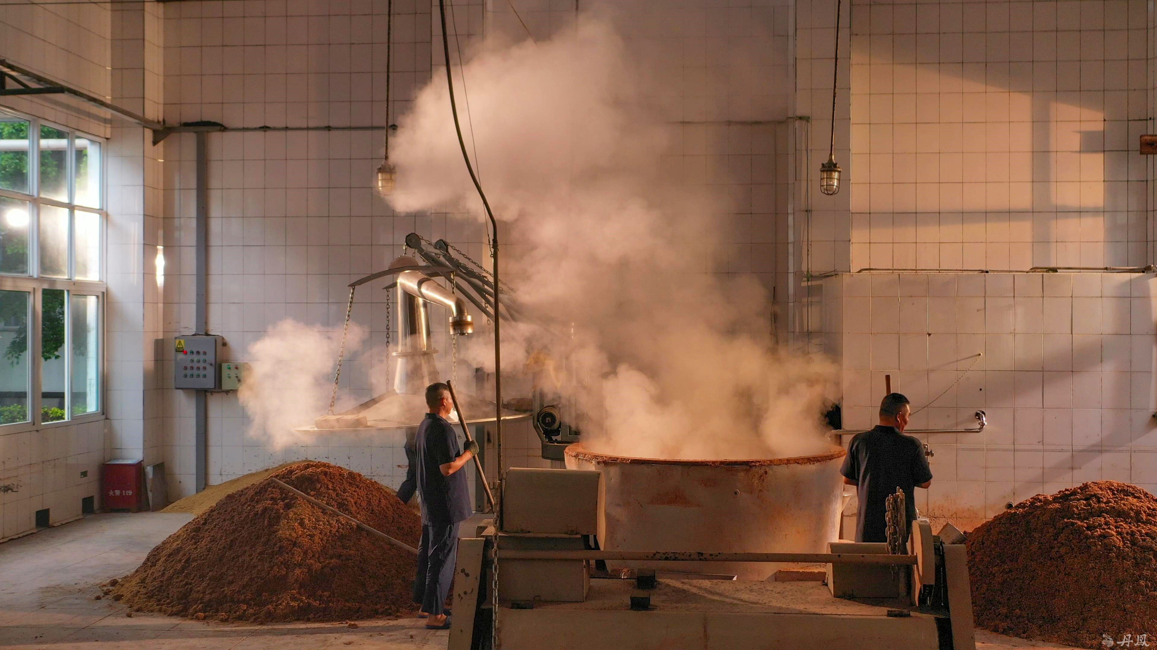 缓汽蒸馏，量质摘酒