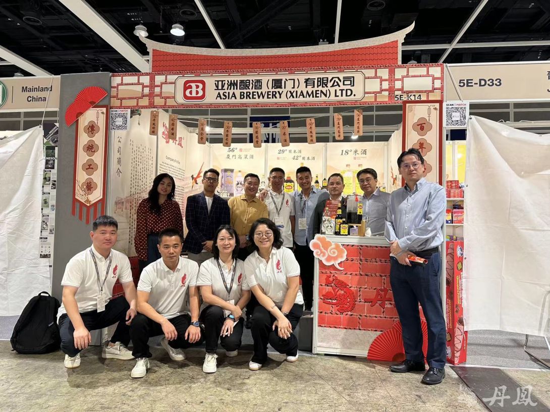 美女污视频酒亮相香港美食展，香飘国际舞台